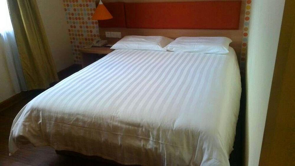 Home Inn Гуанджоу Екстериор снимка